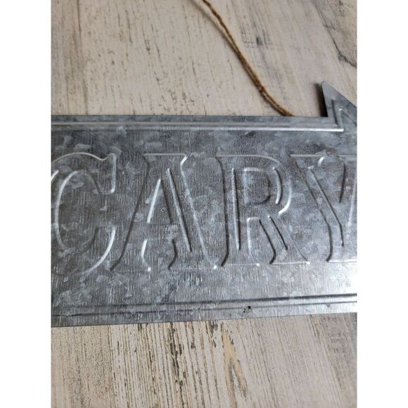 Scary tin Arrow sign Halloween haunted house - Picture 5 of 8